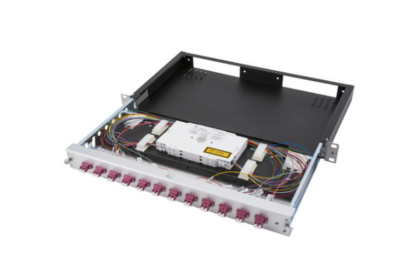 19" LWL-Rangierverteiler PROFI E 1HE mit 24x LC-D/APC gn + 48 farb. PT OS2 (Telegärtner H02030L0830)